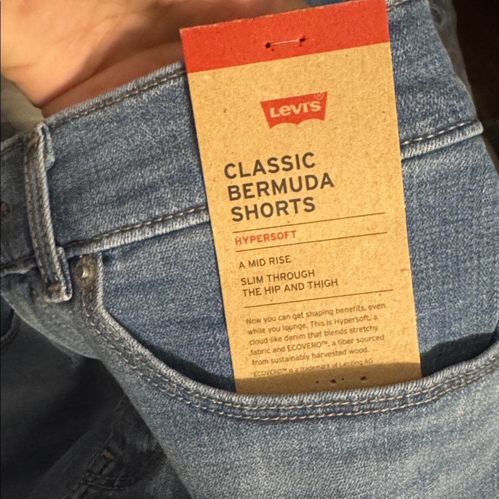 NWT • Levi's • Women's Classic Bermuda Shorts • Size 6/W28 • 😍 • Hypersoft • 💙 - Picture 9 of 11
